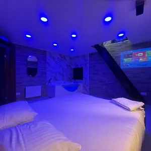  Hébergement de vacances Maison Triplex Avec Jacuzzi Et Sauna