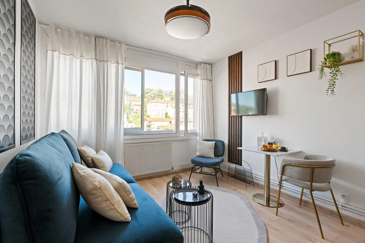 Sarah - Design Studio Lumineux Bergson Saint-Etienne  France