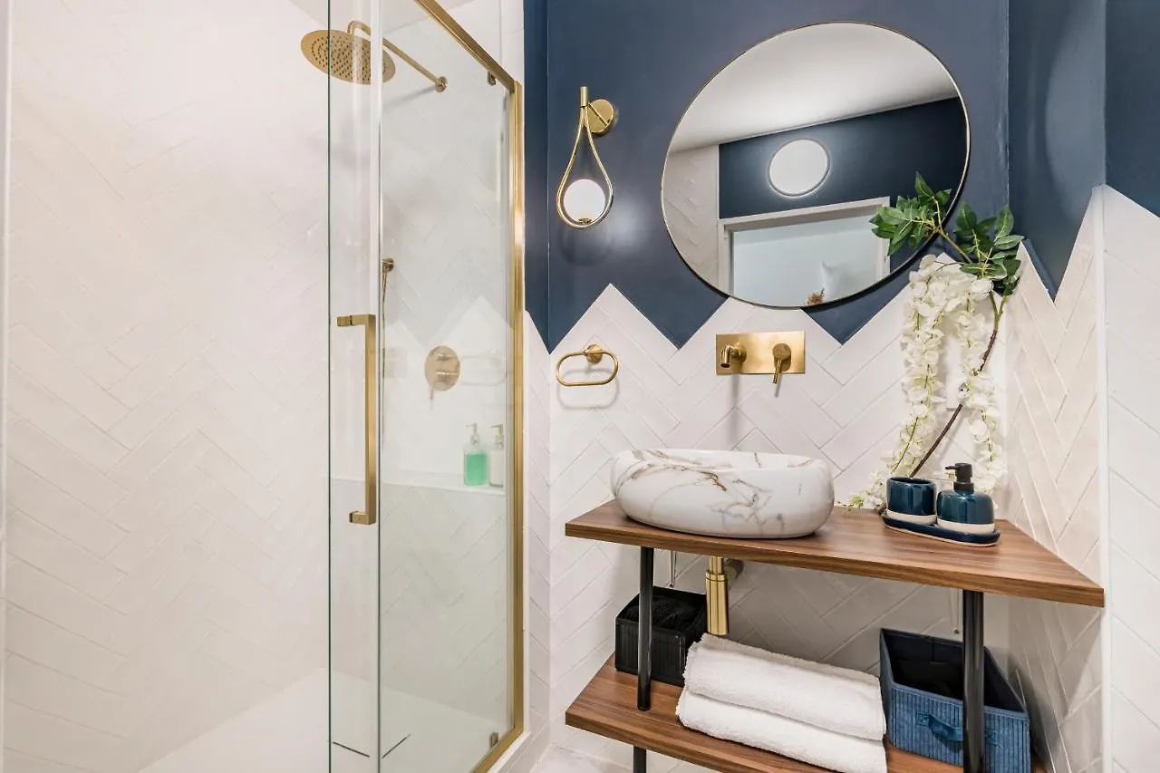 Sarah - Design Studio Lumineux Bergson Saint-Etienne  France